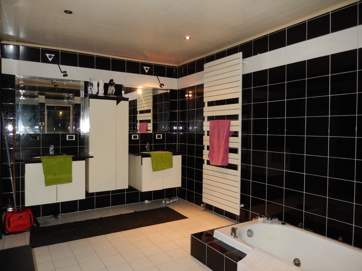 Instapklaar 3 slaapkamer appartement met groot zuidgericht terras 