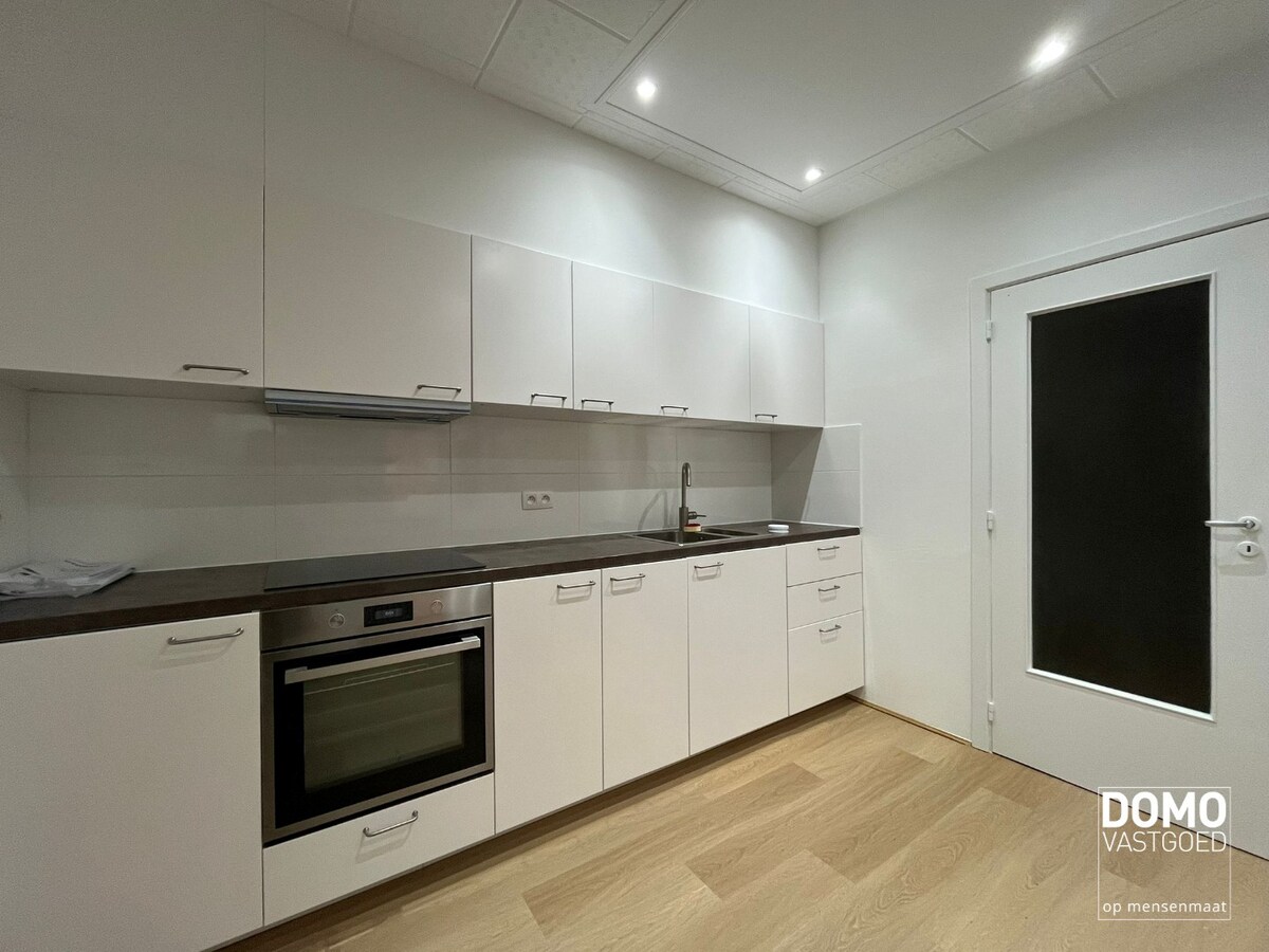 RUIME HALFOPEN WONING MET 3 SLAAPKAMERS IN LUMMEN 