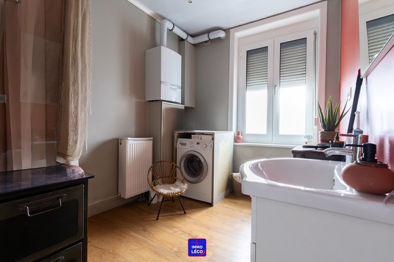 Immeuble de rapport : 3 logements et grand garage, idéal investisseurs ! 