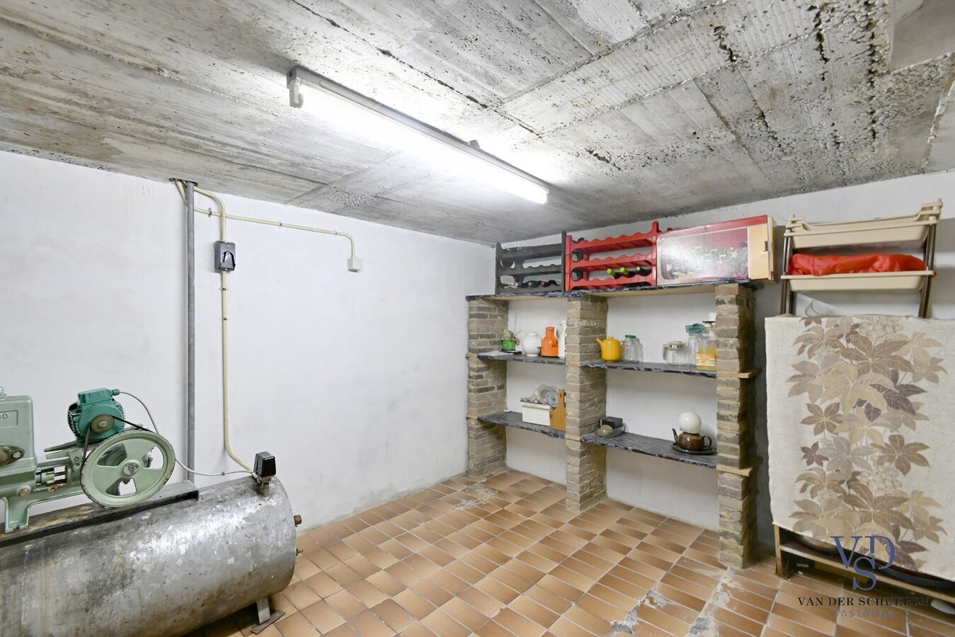 Bijzonder ruime, praktisch ingedeelde gezinswoning 