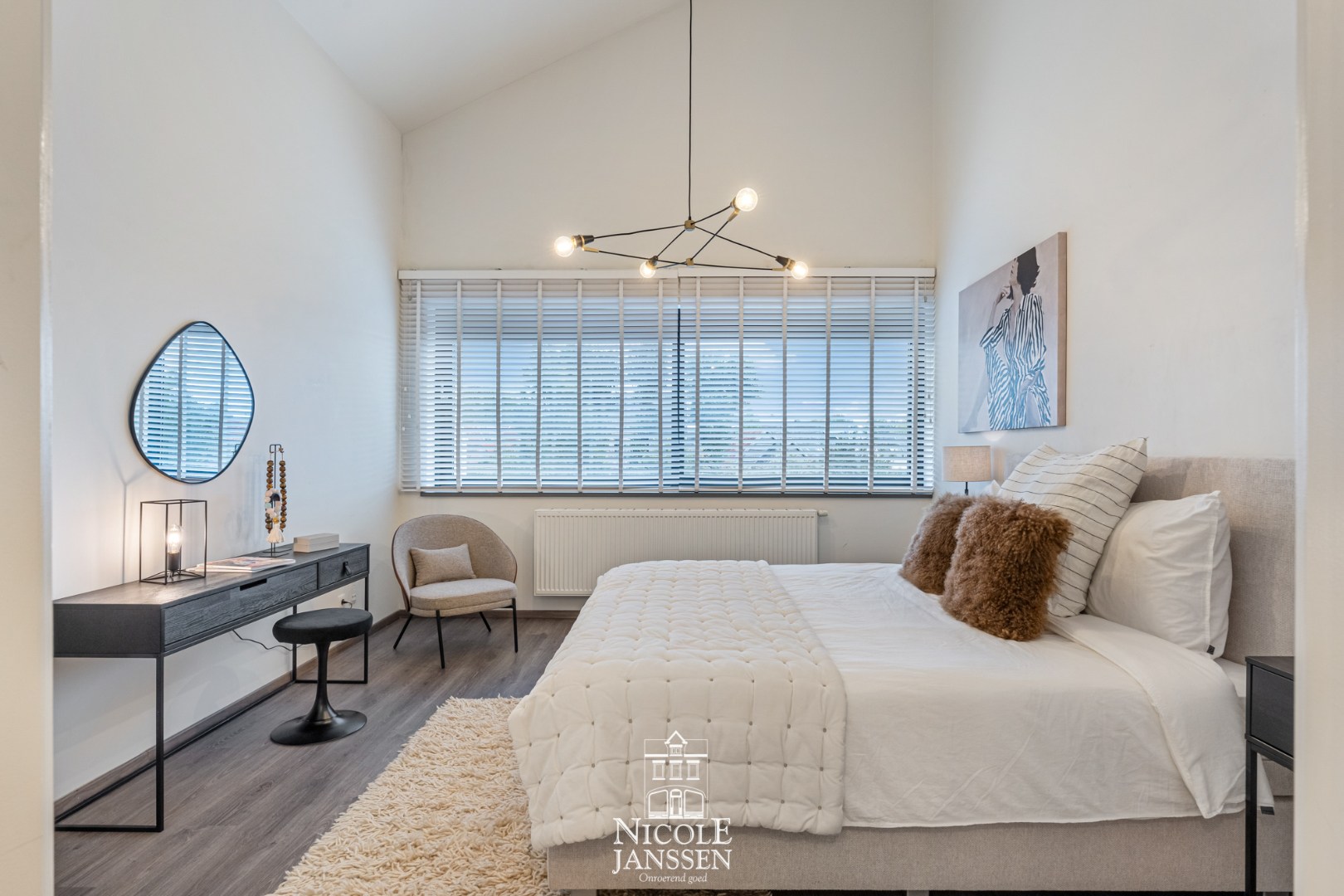 Ruime slaapkamer 