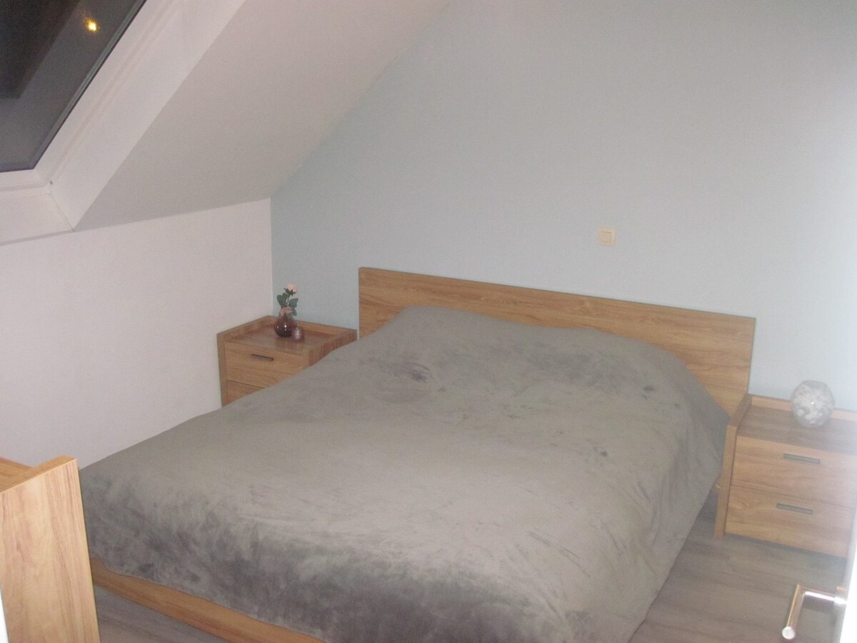 LUXUEUS 3-SLPK-APPARTEMENT  (zonder vaste kosten!). 