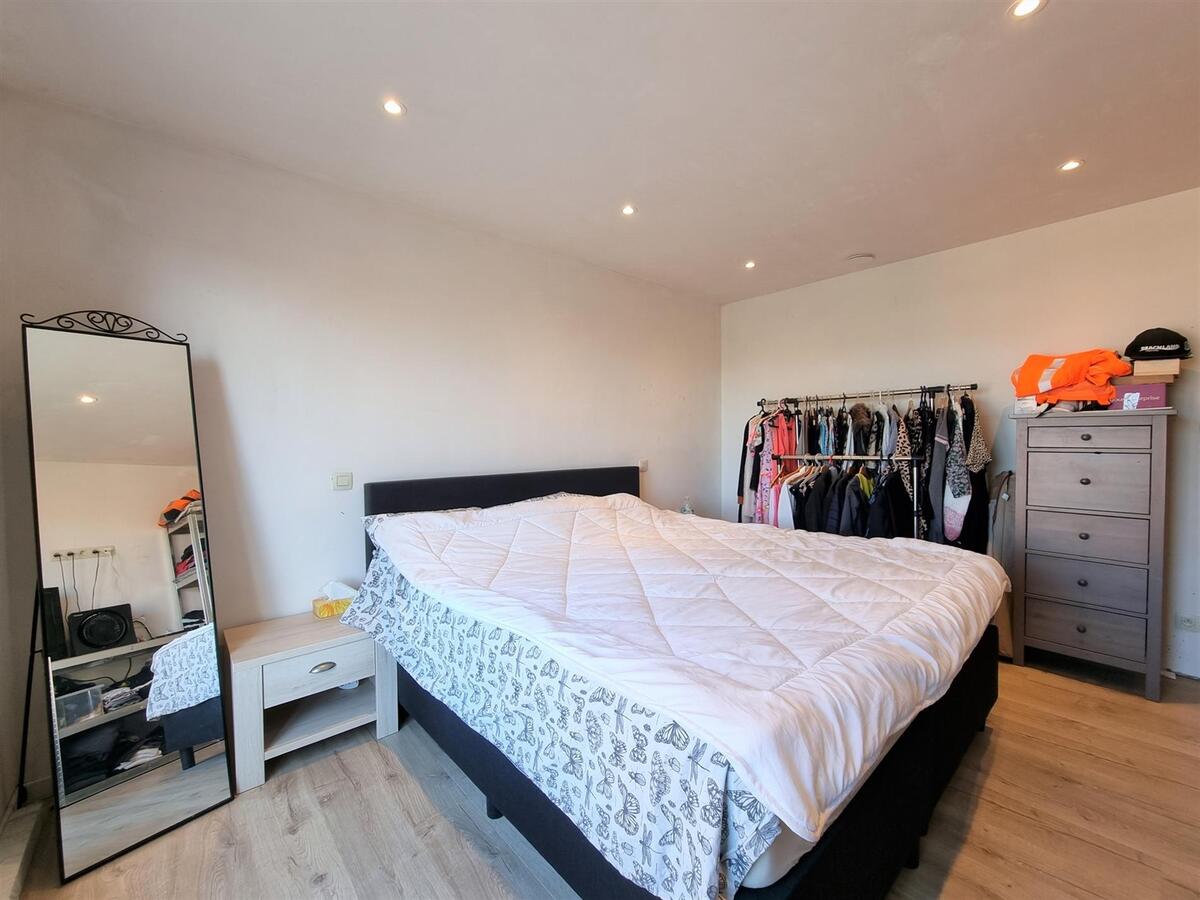 Knap gerenoveerde woning met grote tuin en oprit - Dudzele 