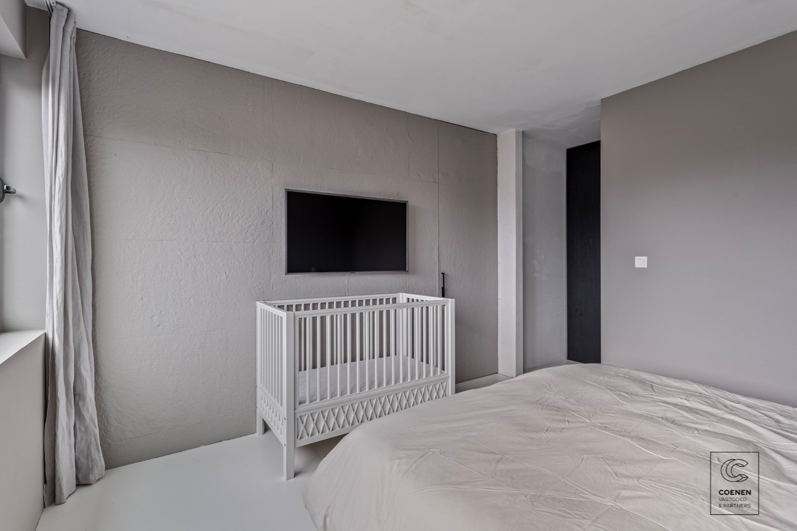 Prachtig verder af te werken HOB van 320 m² in een doodlopende straat! 