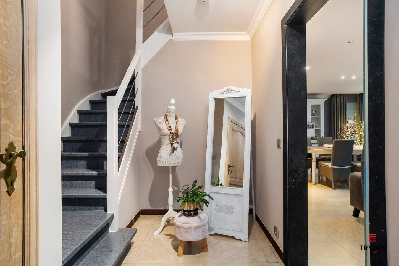 Instapklare halfopen woning met 3 slaapkamers en garage te Oostnieuwkerke 