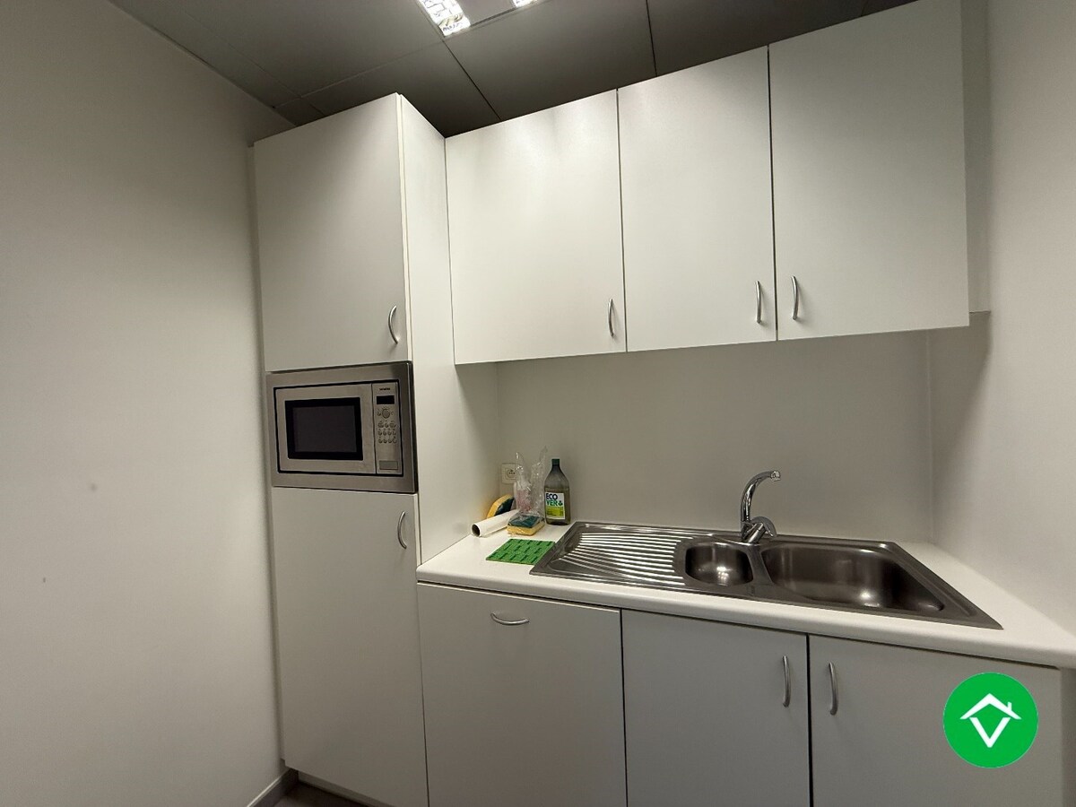 Ruim handelspand van 183m² op een centrale ligging te Roeselare 