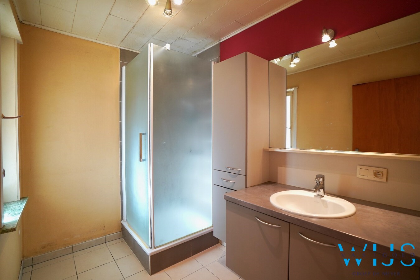 Interessant te renoveren woonhuis met 4.133 m² grond in het centrum van Wippelgem! 