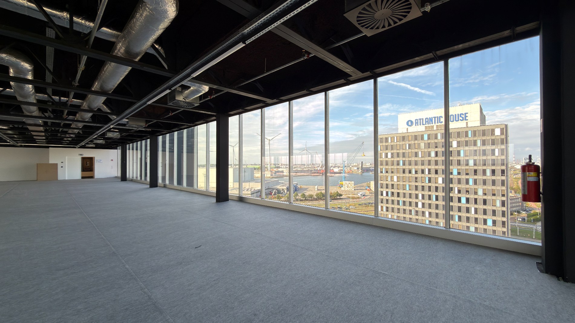 Kantoren te huur met prachtig uitzicht over de haven van Antwerpen