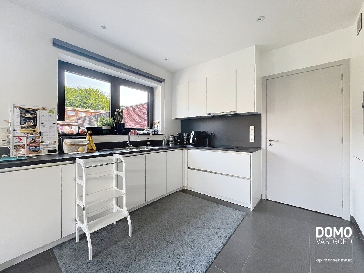 RUIME NIEUWBOUWWONING MET 3 SLAAPKAMERS, TUIN EN TERRAS TE BERINGEN (PAAL) 