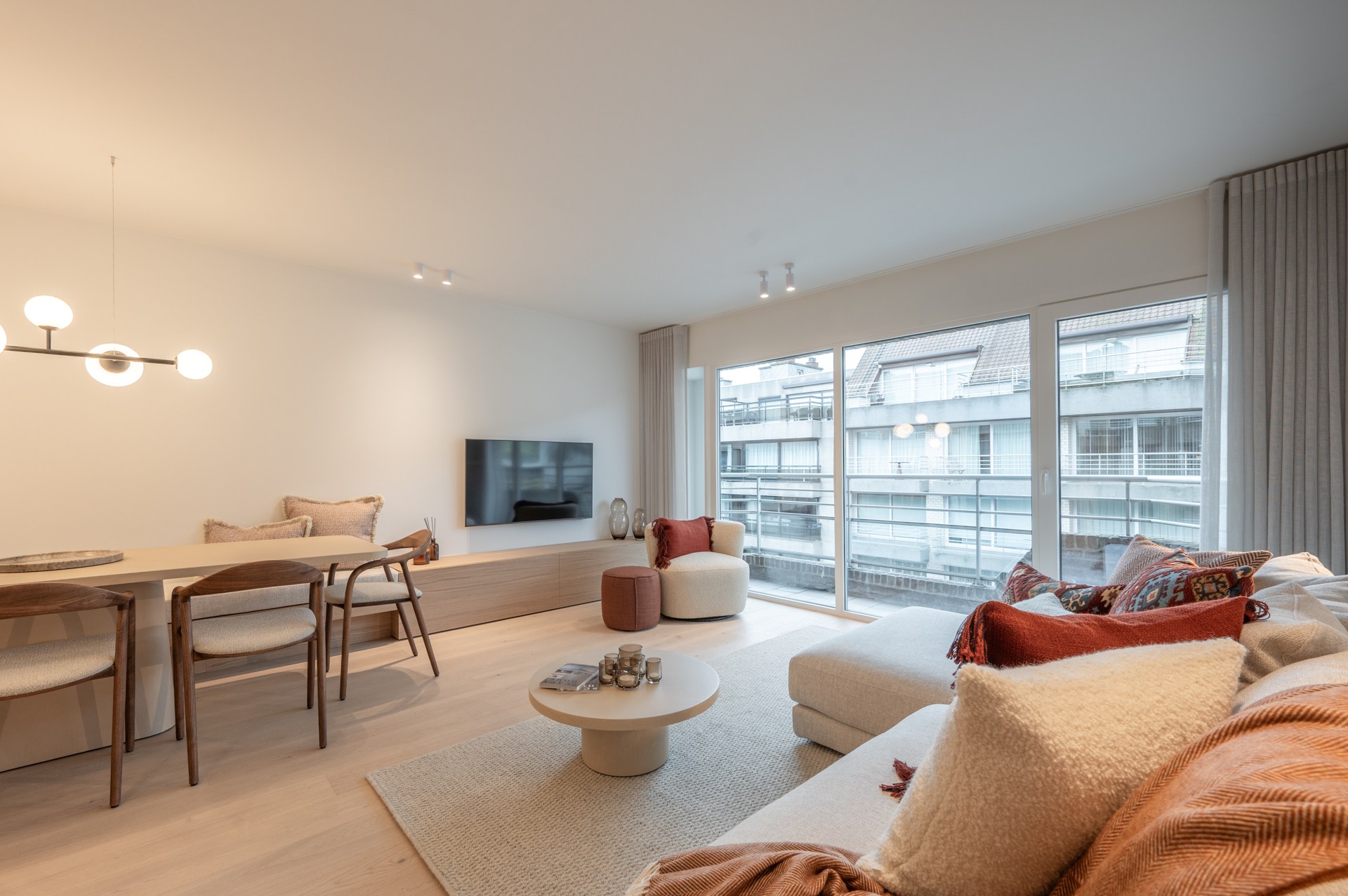 Exclusief gerenoveerd appartement met 3 slaapkamers te koop vlak bij het Albertstrand en het Rubensplein 