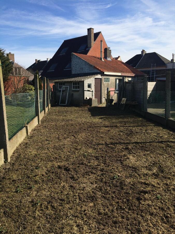 KOOPJE !! Kleine woning met tuin te Bredene 