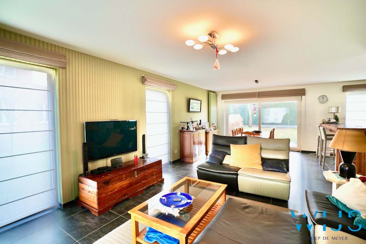 Instapklare halfopen bebouwing in rustige, kindvriendelijke woonwijk ! 