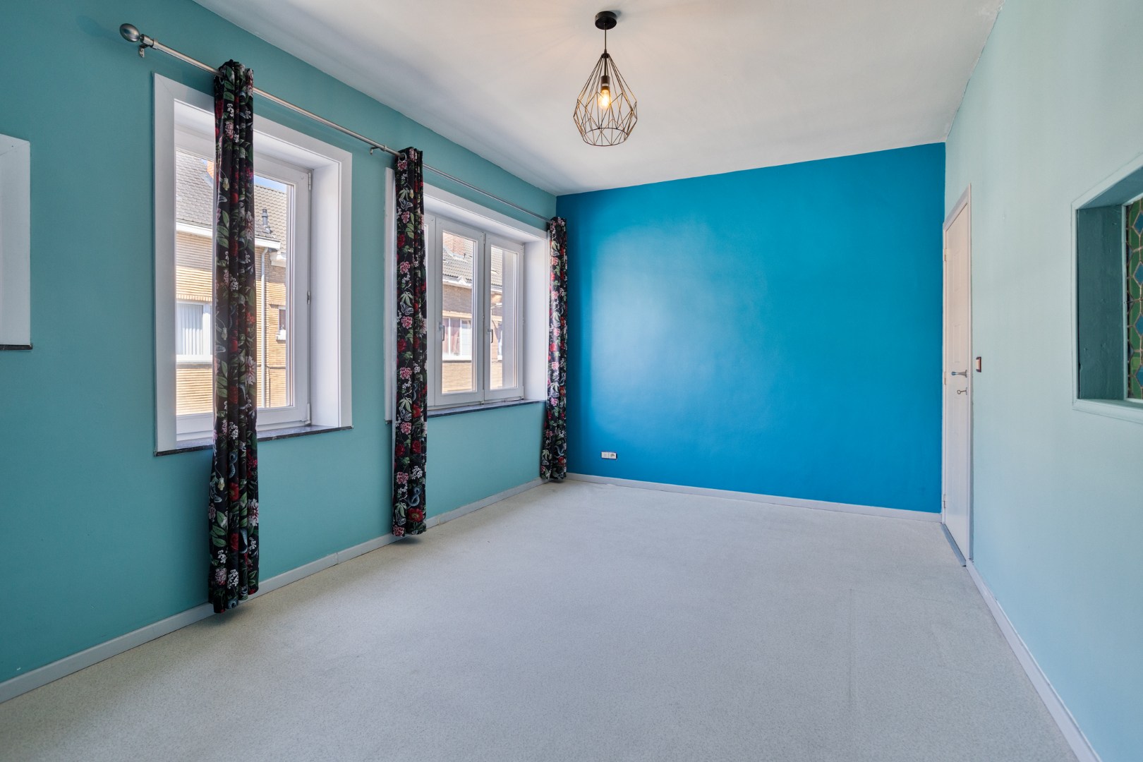 Centraal gelegen ruime woning met 4 slaapkamers en tuin te Tienen - EPC 222Kwh/m² 