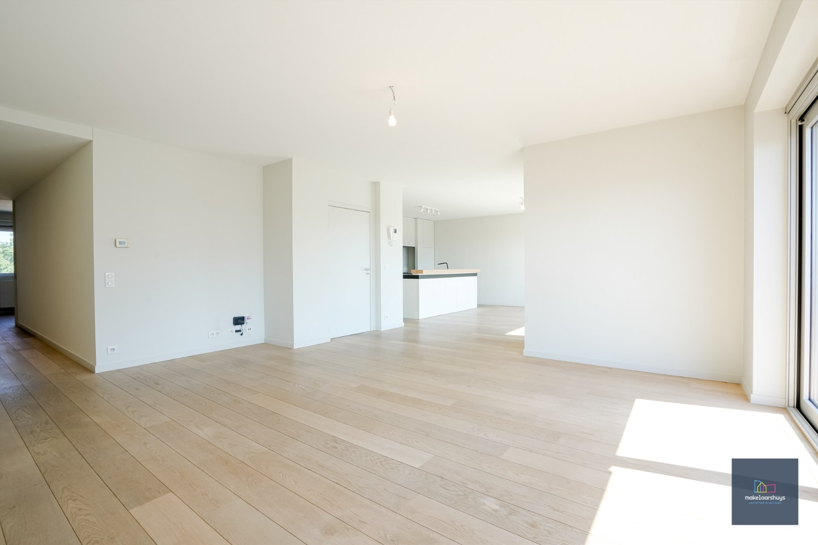 Ruim dakapp. met 2-slp. terras, kelder en garage 