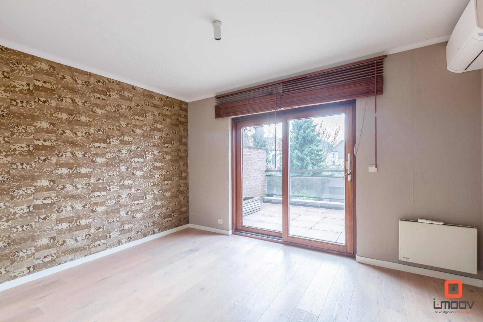 Instapklaar twee-slaapkamerappartement met zonnig terras op sterke locatie in Gentbrugge 