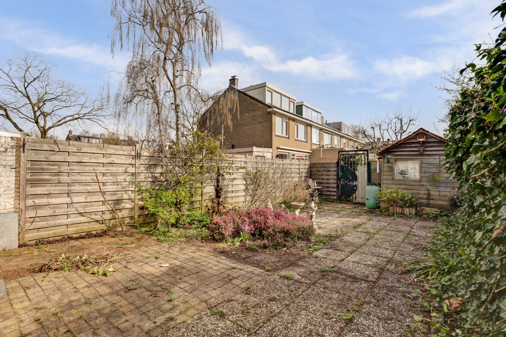 Op zoek naar een ruime 5-kamer woning op eigen grond waar u, uw wensen nog kunt uitvoeren ? 