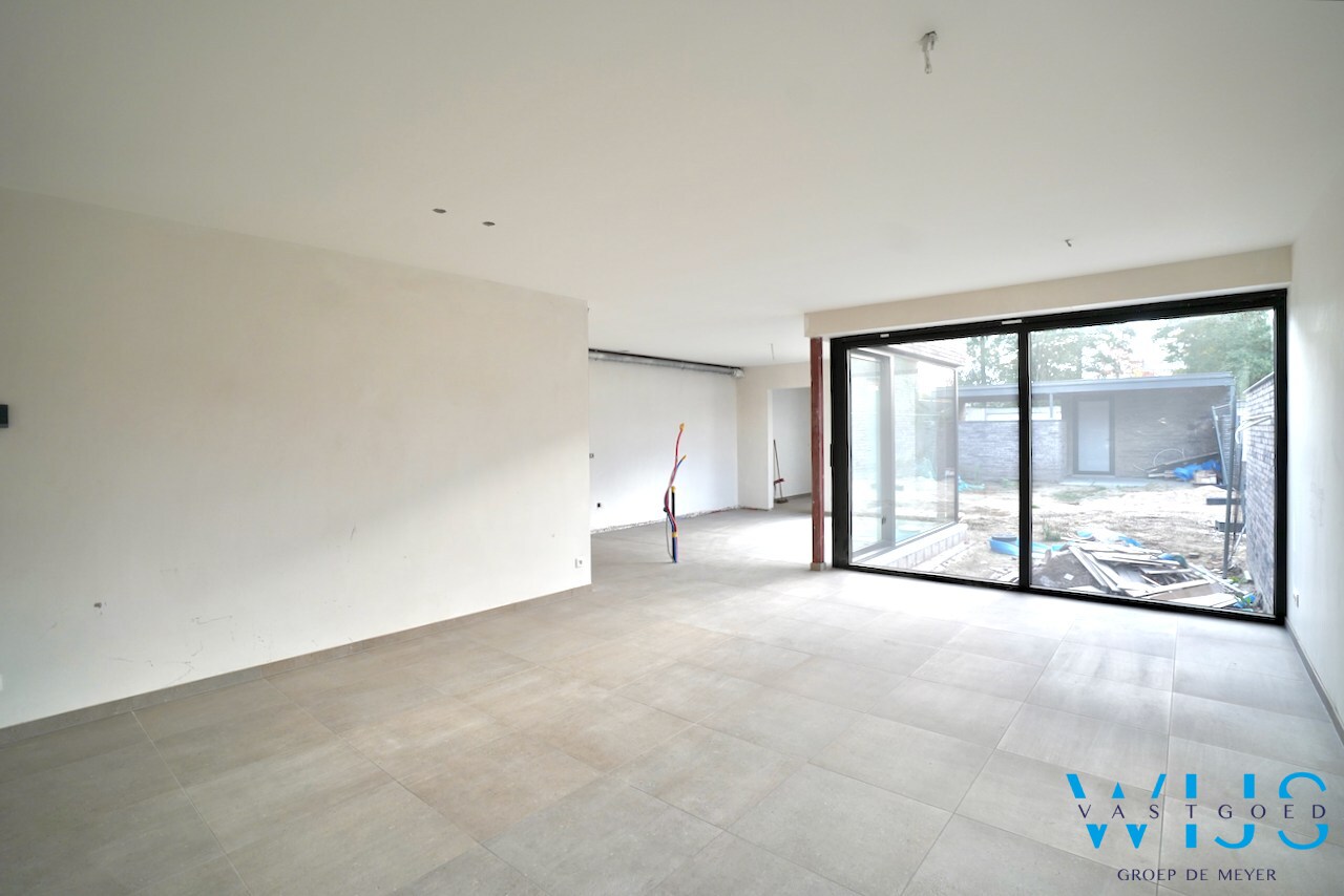 Nieuwbouw woning met 4 slaapkamers te Boekhoute ! 