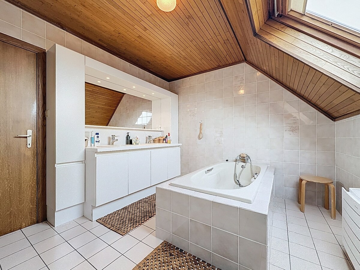 Energiezuinige (EPC 47) en instapklare OB op uitstekende ligging te Mere 