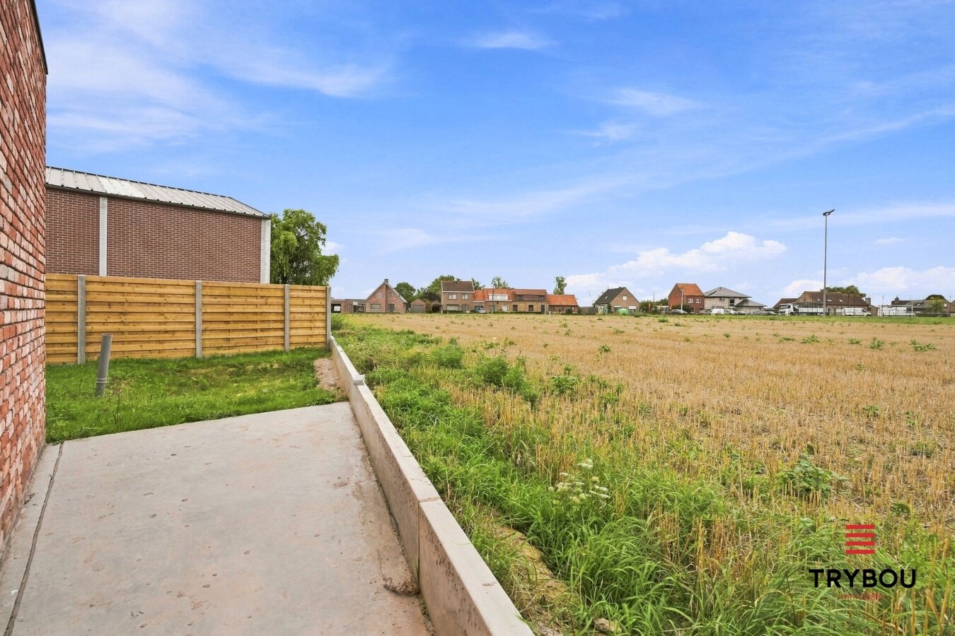 Ruime casco halfopen nieuwbouw met ruime garage in Merkem! 