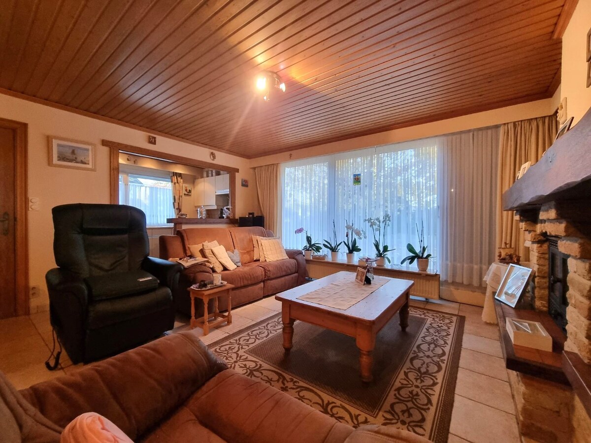 Zeer rustig gelegen, te renoveren halfopen woning met mooie tuin - Heist 