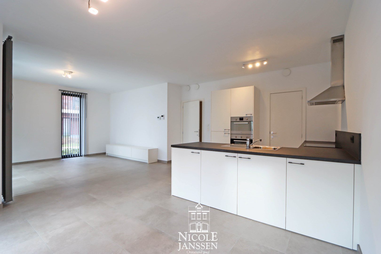 Praktische keuken voorzien van alle apparaten  