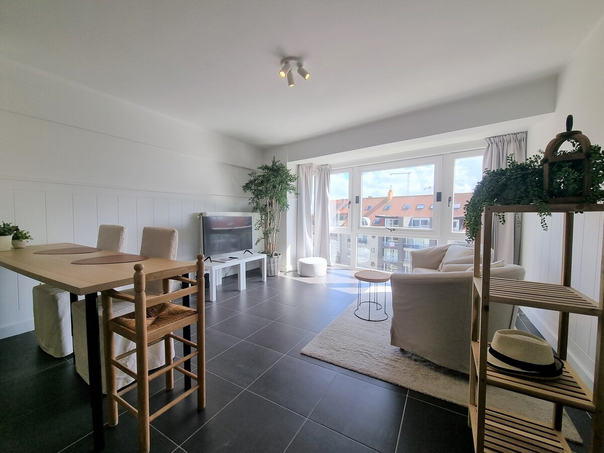 Zonnig, vernieuwd appartement nabij het strand - Heist 