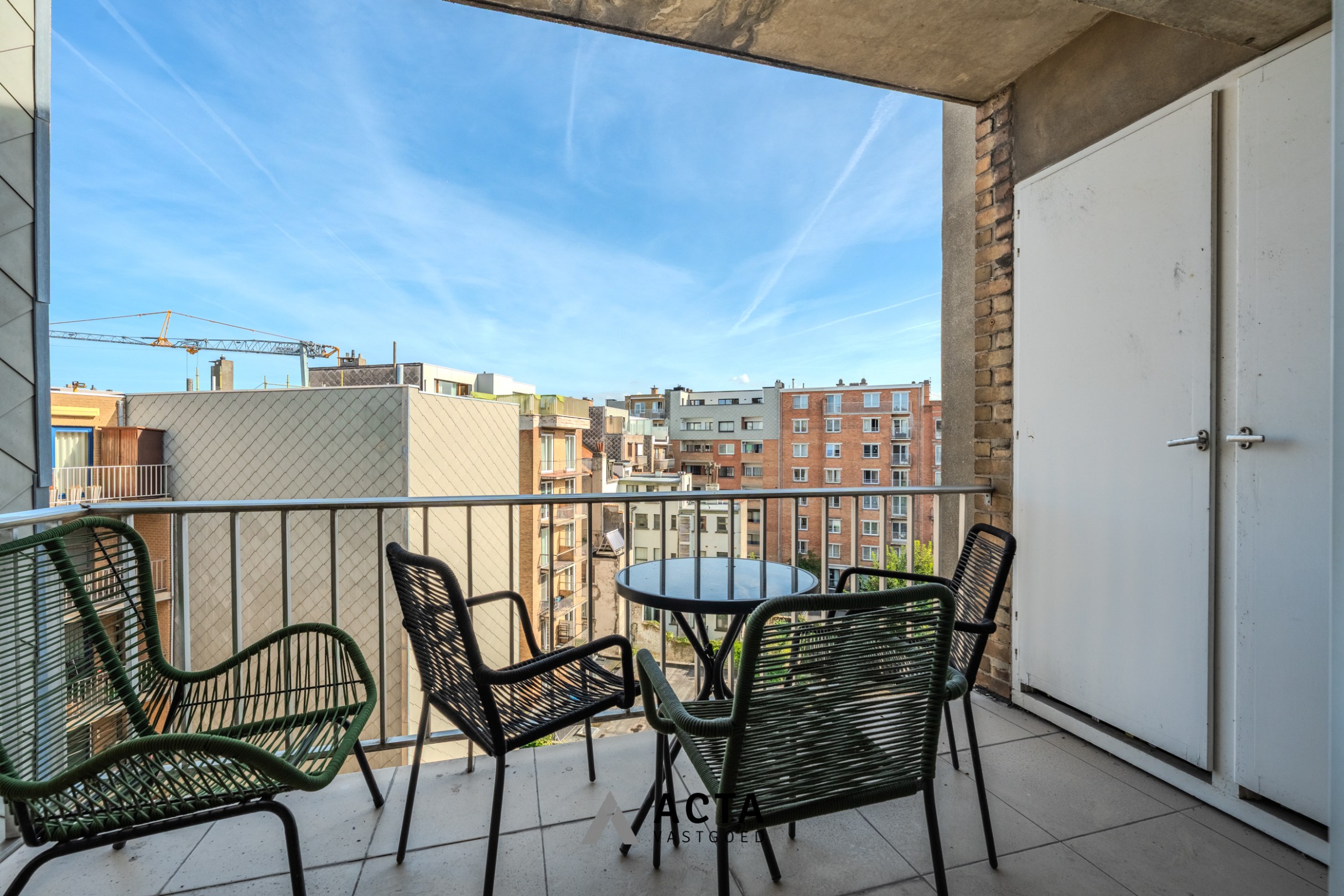 Instapklaar appartement met 2 terrassen in het centrum 