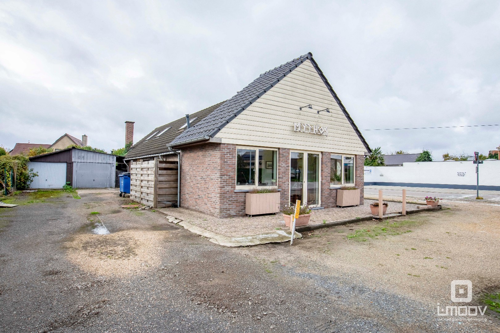 Te koop- Gebruiksklaar restaurant met terras en appartement in hartje Hijfte (Lochristi) 