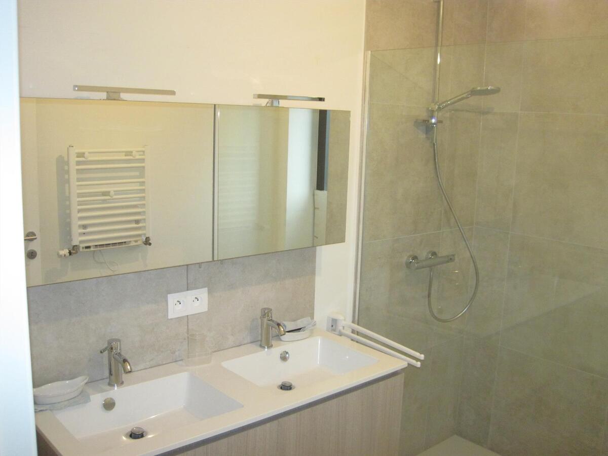 Nieuw appartement !    Kleine residentie met een sterke architectuur. 