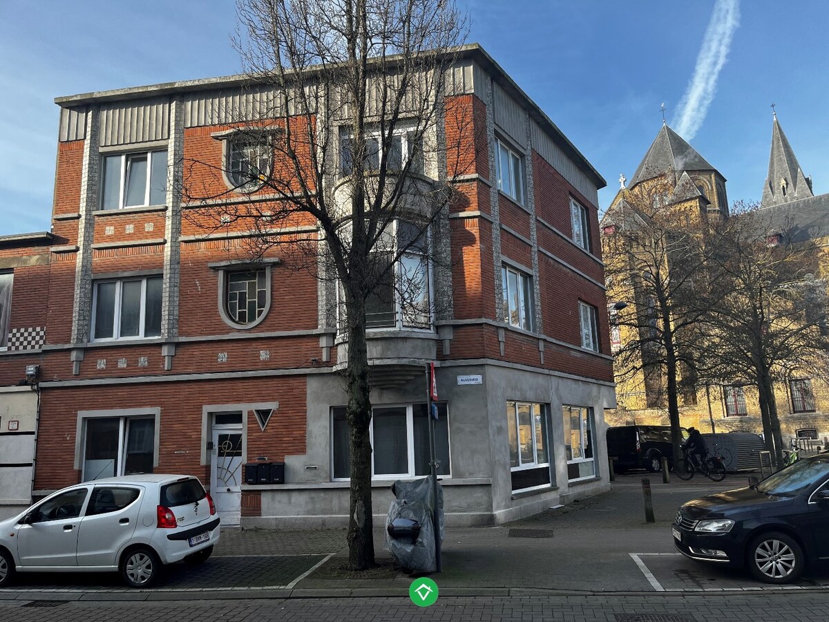 Opbrengstpand bestaande uit 3 verhuurde appartementen, gelegen aan H.Hart-Kerk 