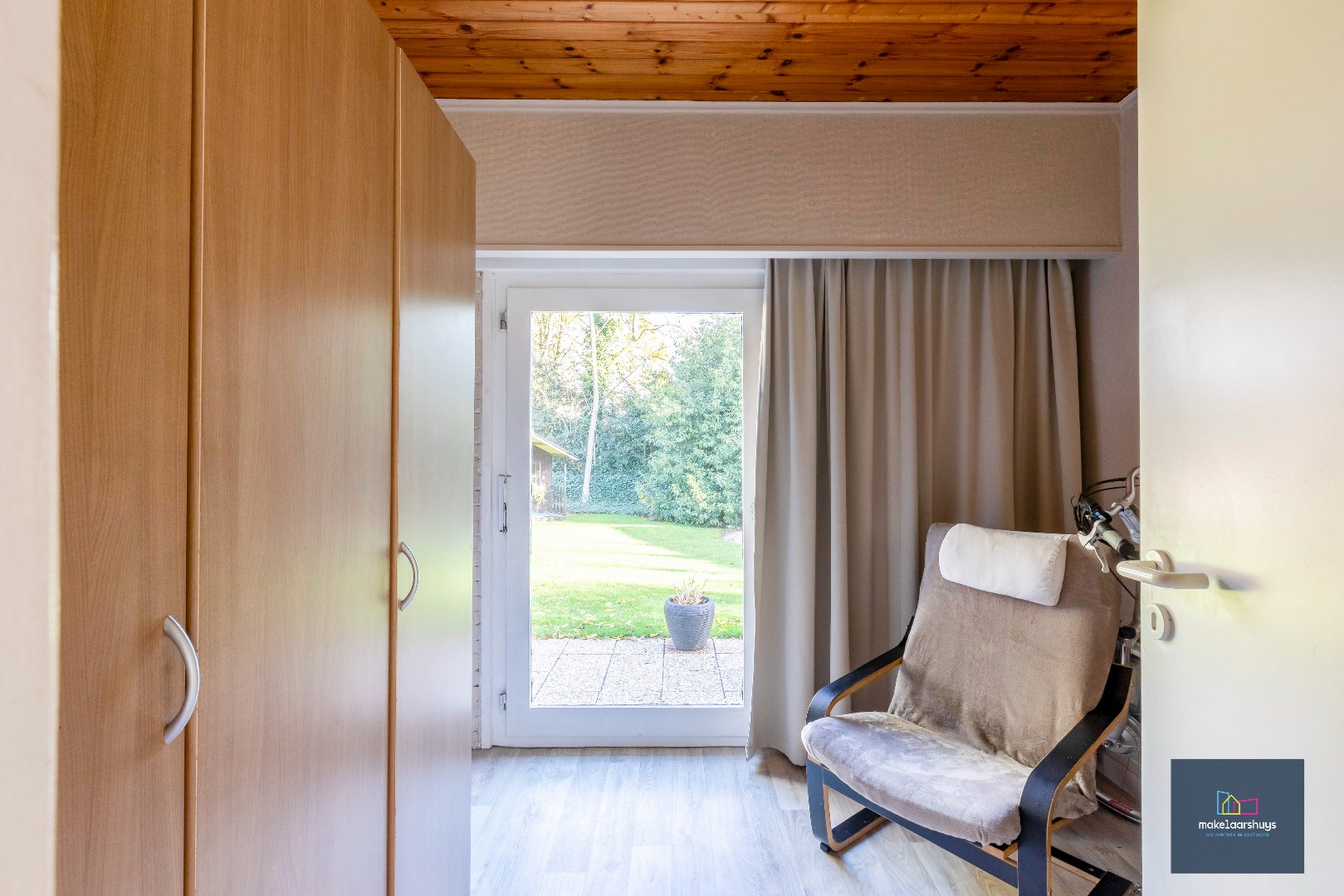 Ruime bungalow met 5 slp., tuin en garage in Mariakerke 