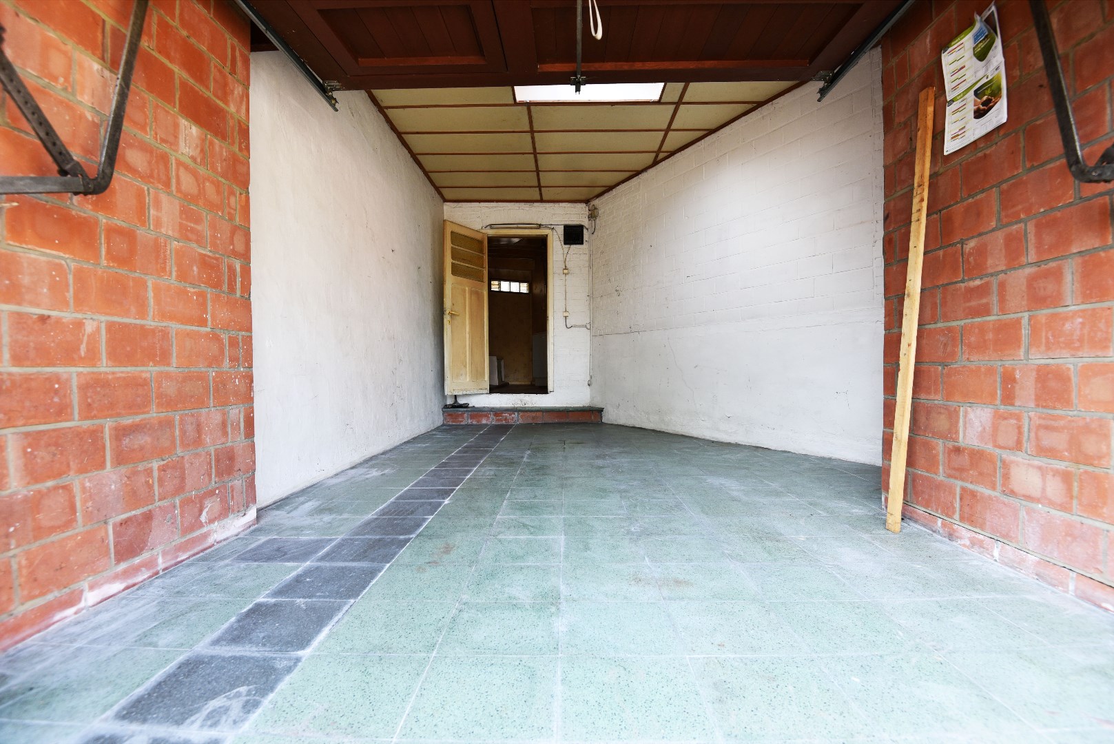Totaal te renoveren / herop te bouwen woning te Eeklo 