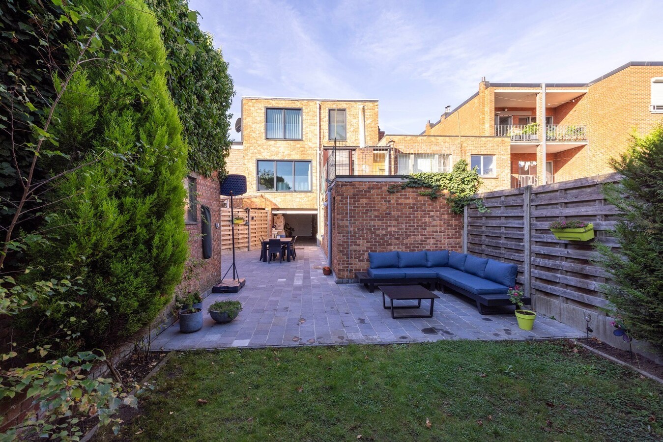 Goed gelegen gezinswoning met tuin en 3 slpks 