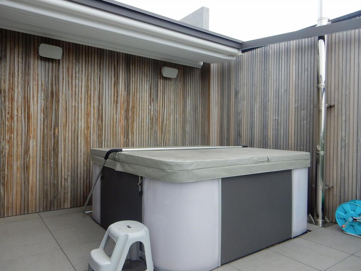 Bedrijfsgebouw met prachtige  woonst 