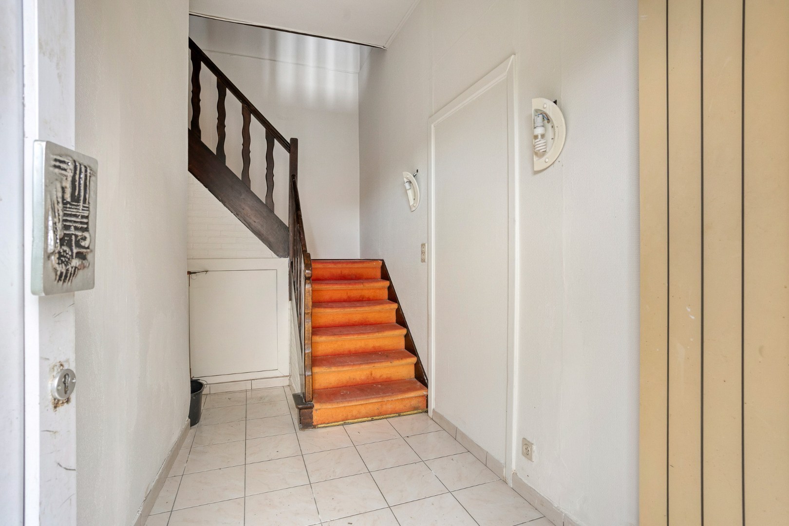 TE RENOVEREN WONING met 2 woonéénheden en tuin – 1640 SINT-GENESIUS-RODE 