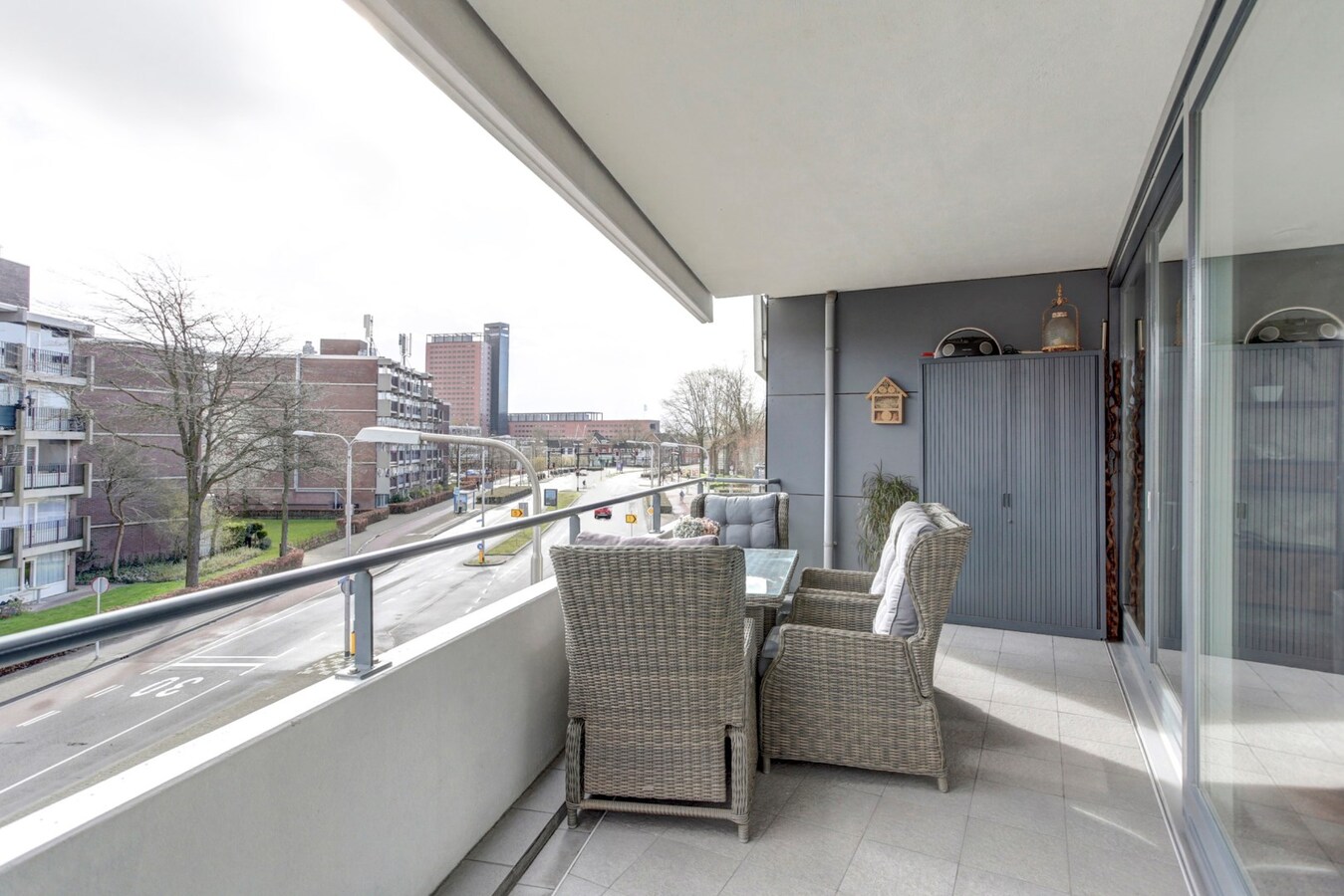 Gelegen in Tilburg ligt dit bijzondere en ruime appartement aan de Besterdring. 