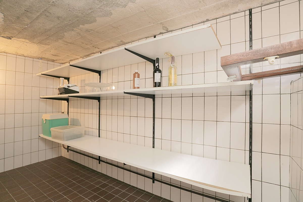 Vrijstaand woonhuis met dubbele garage, erf tuin en ondergrond staande en gelegen te Bergeijk, Bucht 45. 