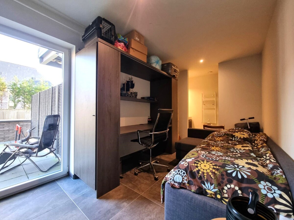 Uitzonderlijk ruim (117m² + 64m² terras!) appartement met drie slaapkamers 