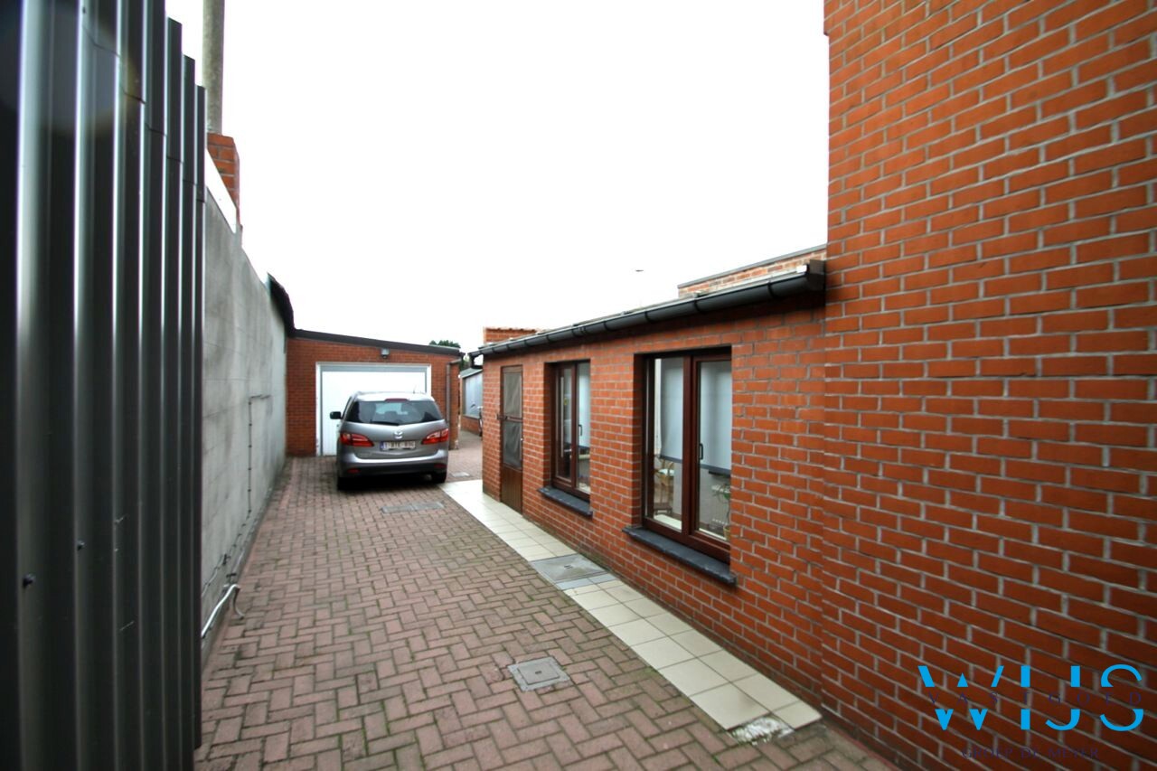 Centraal gelegen woning met mooie grond te Ertvelde! 