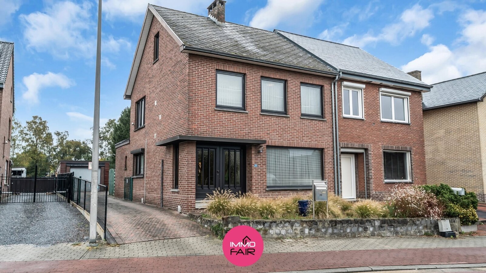 Ruime, charmante gezinswoning met 3 slaapkamers en tuin in Rekem 