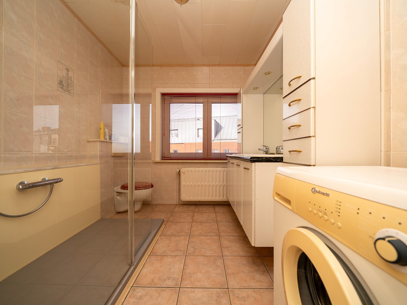 Veelzijdig hoekpand in het centrum van Schepdaal 