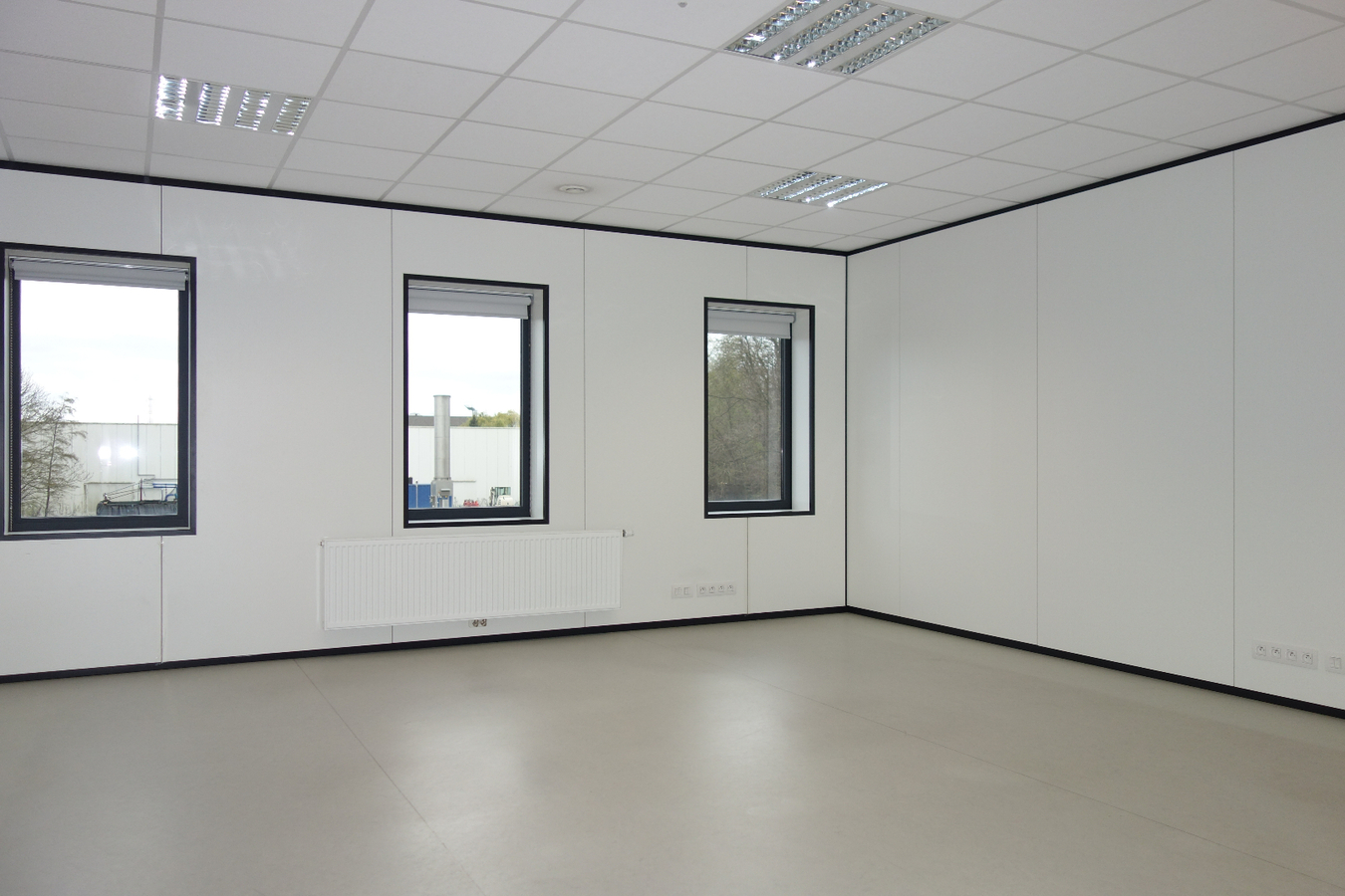 Bureau de prestataires de services loué À Tournai