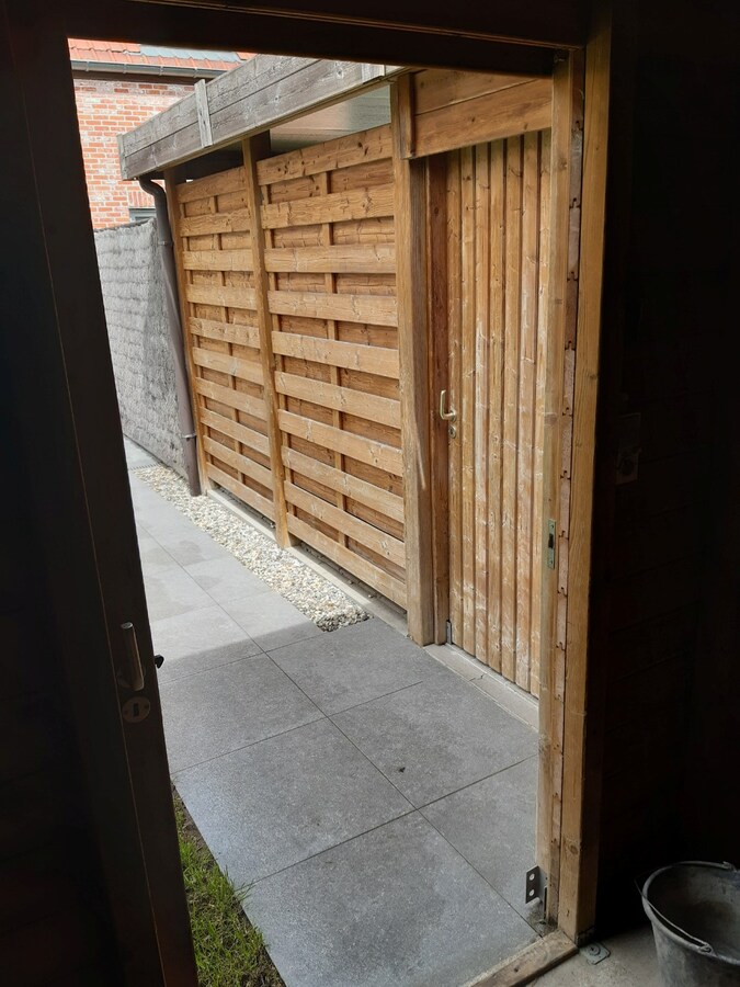 Degelijke, goed gelegen woning. 