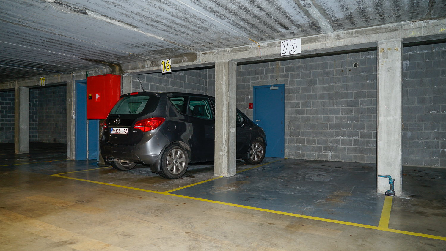 Goede gelegen ondergrondse parkeerplaats. 