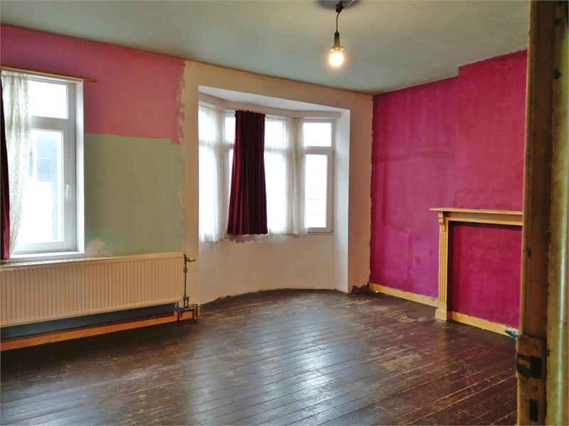 Ruime rijwoning met prachtige voorgevel 