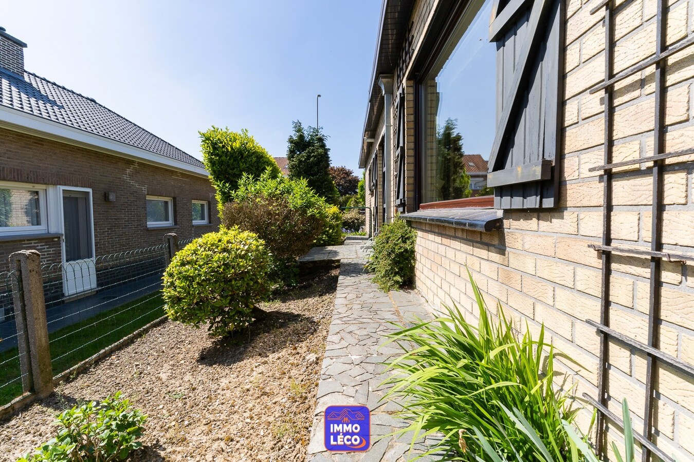 Plain-Pied avec deux garages situé à "La Coquinie", excellent potentiel ! 