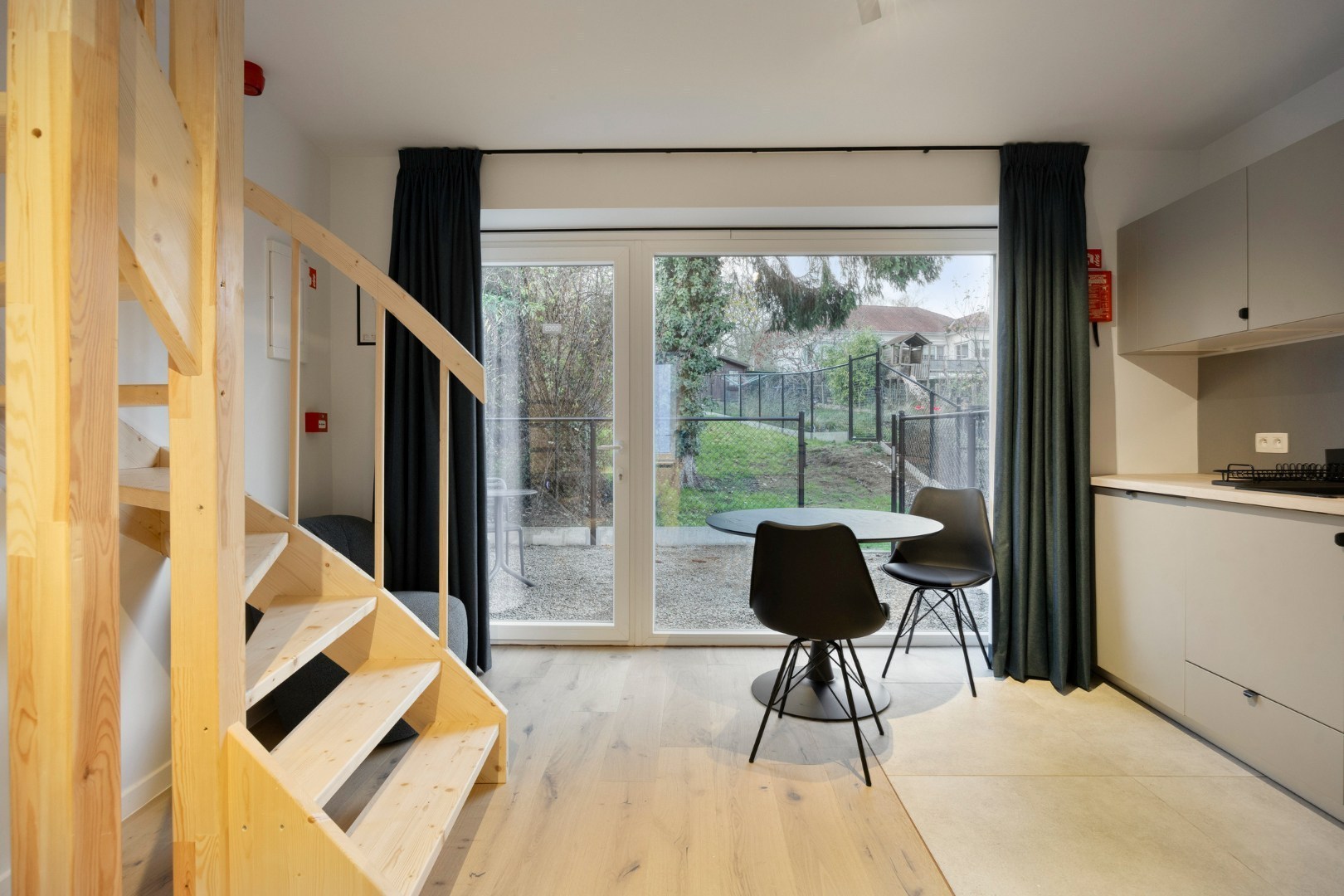 Totaal gerenoveerde en bemeubelde studio op gunstige ligging nabij Leuven 