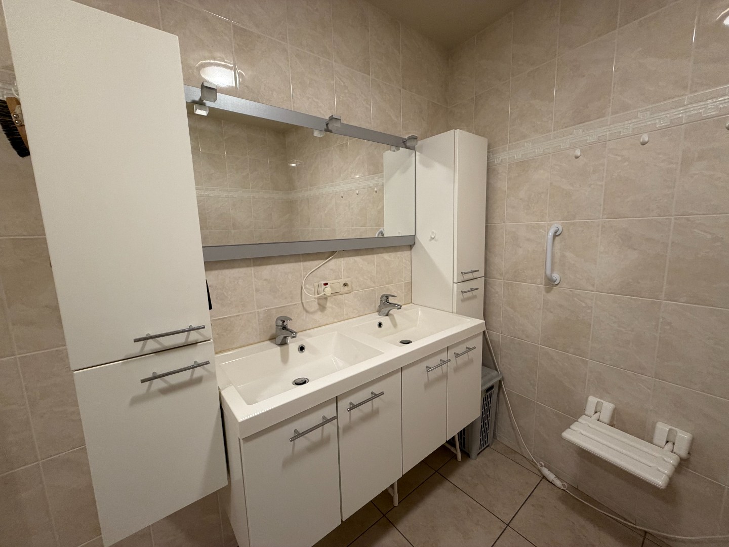 Zeer net gelijkvloers appartement met twee slaapkamers nabij het centrum van Geel 