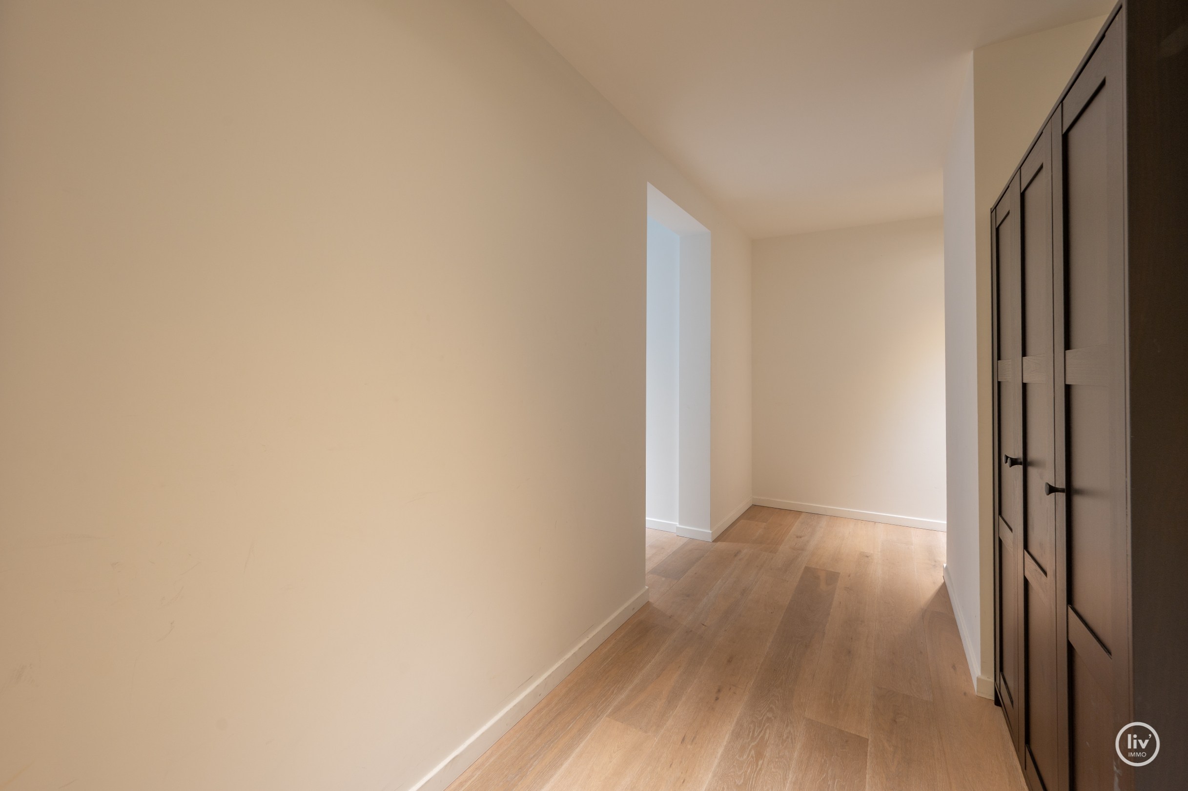 Magnifique appartement spacieux avec 3 chambres situé dans un immeuble récent à Duinenwater. 