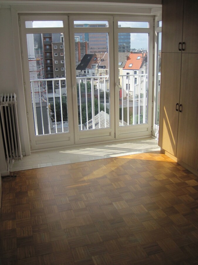 Luxueus appartement met garage en berging (kelder). 